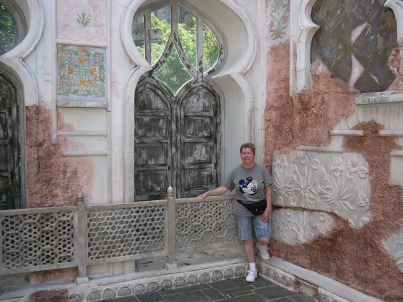 Linda on Maharajah Trail.JPG